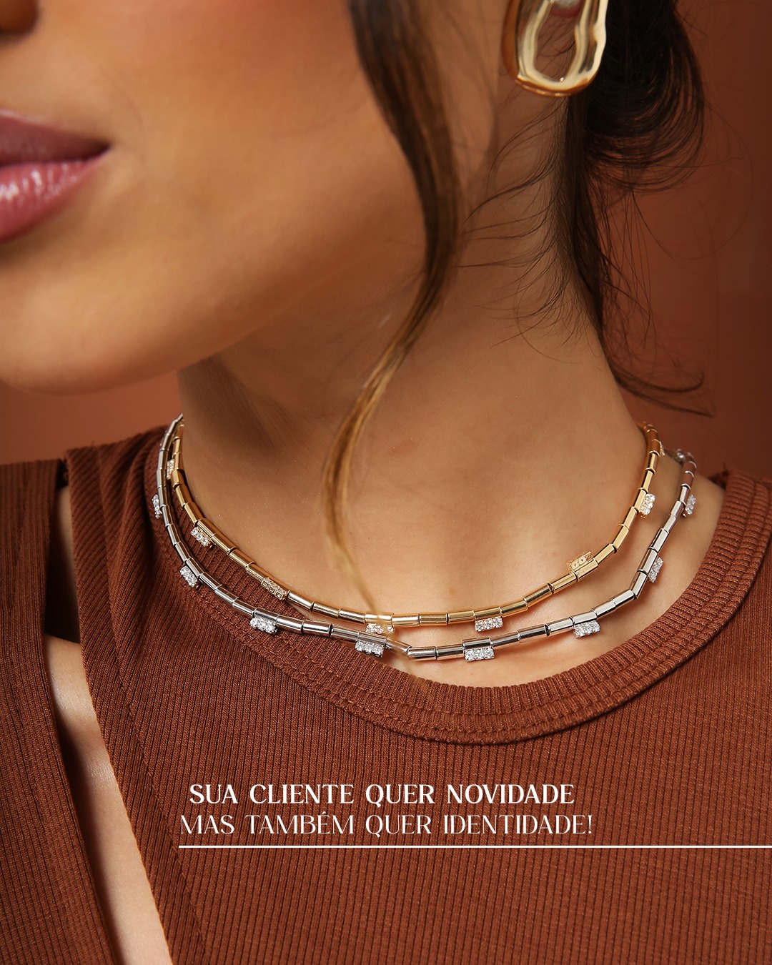 Brunéa não segue fórmulas.
Ela interpreta tendências com autenticidade, trazendo peças que equilibram sofisticação, estilo e conforto visual.
Para quem compra moda com critério.
Para quem vende com estratégia.
#ColeçãoBrunéa #JoiasComPersonalidade #LuAcessórios