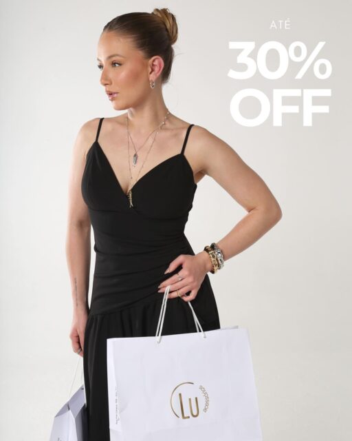 ✨ ATÉ 30% OFF EM PEÇAS SELECIONADAS ✨  Arraste o carrossel, para encontrar parte da nossa curadoria especial:
 semijoias atuais, com design sofisticado, acabamento premium e potencial real de giro e lucro para revenda.
💣 Desconto progressivo por valor de compra:
 👉 Acima de R$1.000: 10% OFF + 10% à vista
 👉 Acima de R$2.000: 20% OFF + 10% à vista
🗓️ Promoção válida até 16/01
 📍 Atendimento no showroom
 📲 Compras online via WhatsApp ou DM
Deslize, escolha suas favoritas e garanta seu mix antes que a seleção acabe.
 ✨ Black de janeiro Lu Acessórios — quando estilo e oportunidade se encontram.  #curadoriadeluxo #blackatacado #semijoiasfemininas #atacadosemijoiasbrasil #revendedorasdejoias #mixdeprodutos #lojistasdemoda #semijoiascomestilo #colecaoexclusiva #luacessorios