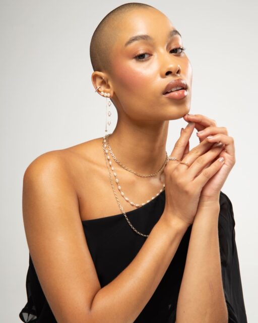 Camadas que se encontram com leveza e intenção.
Bohemia é sobre misturar, combinar e criar seu próprio ritmo.  #ColeçãoBohemia #LuAcessórios #MixDeColares #BohoModerno #NovoLançamento