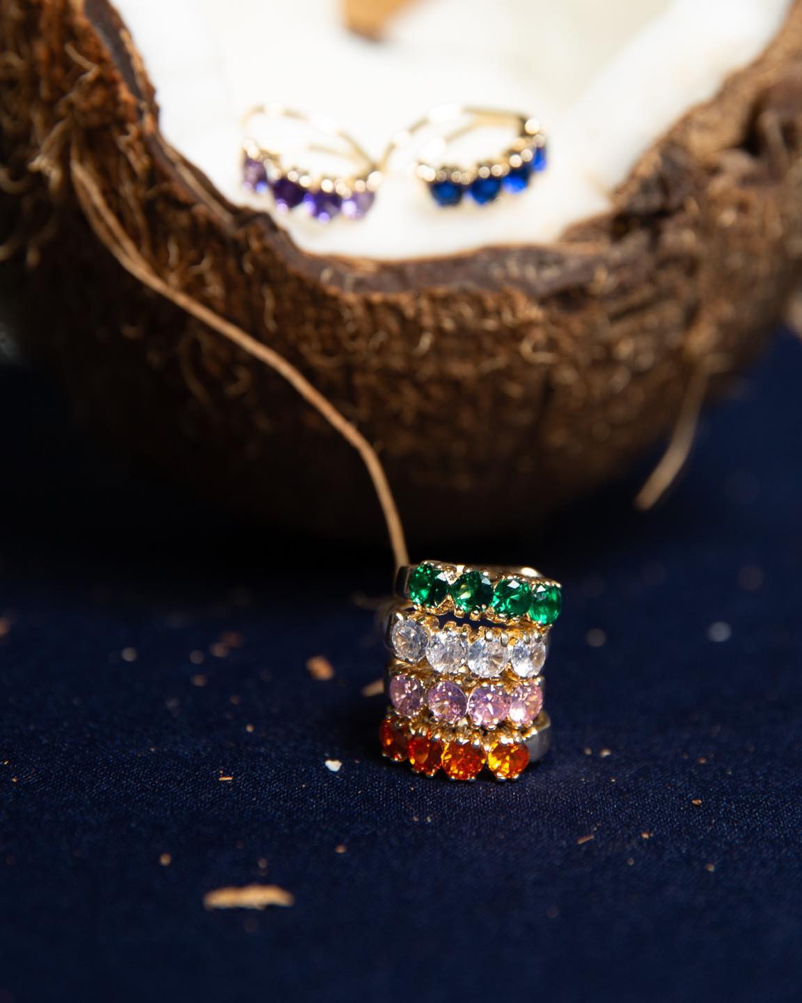 Cor, brilho e atitude.
Os piercings coloridos da Náutica trazem a vibração do verão em zircônias coloridas intensas. #ColecaoNautica #PiercingColorido #SemijoiasAtacado #TendenciaVerão #AcessoriosColoridos #MixDeBrilhos