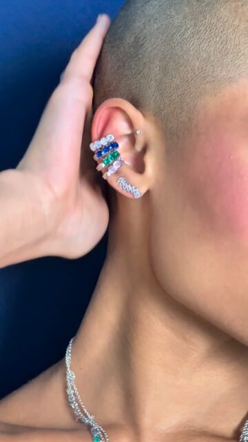 Entre o céu e o horizonte,
existe um lugar onde tudo desacelera.  Náutica nasce da brisa,
do sal na pele,
da beleza que vem do mar em movimento.  Confira já!  #ColeçãoNáutica #LuAcessórios #VerãoEmEssência #JoiasC #Lançamento