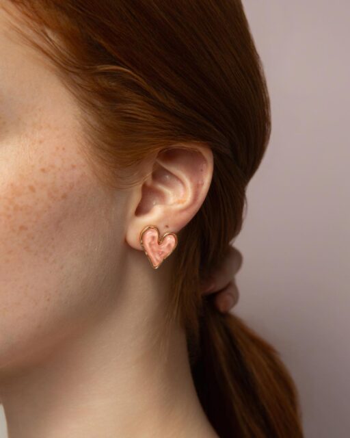 A sutileza dos detalhes na resina polida. Delicadeza e charme numa só coleção!  #luacessorios #colecaopetit #novacolecao #semijoiasatacado #acessoriosfemininos