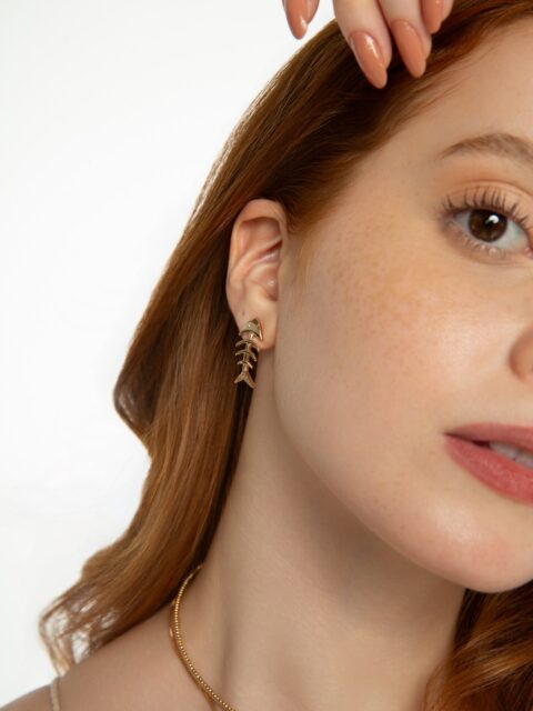 Na Santorini, os peixes aparecem em versões delicadas, criando composições femininas e cheias de frescor.  #luacessorios #colecaosantorini #novacolecao #semijoiasatacado #acessoriosfemininos