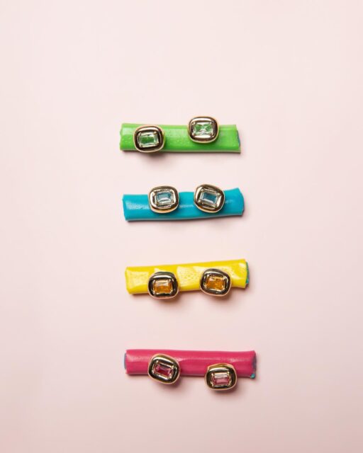 Um doce de coleção! 🍬✨
Cada par dos nossos novos brincos da coleção Petit tem a cor da zircônia perfeitamente coordenada com o sabor do fini. Uma combinação irresistível e super colorida.
Qual desses combina mais com o seu estilo? 👇 #joias #brincos #fini #zircônia #tendência