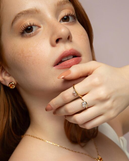 Os anéis da Coleção Petit são o brilho sutil que você procura para o dia a dia. Finos e delicados, eles são ideais para fazer um stack ou usar sozinhos. #joias #anelpetit #minimalismo #stackdeaneis #zirconia