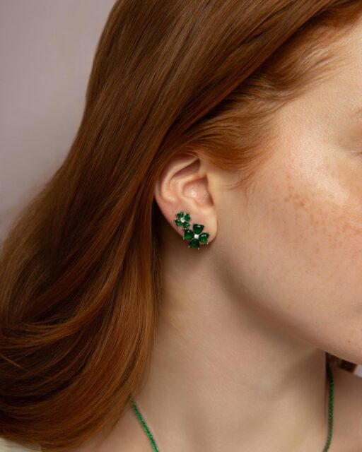 Delicado, mas nada básico.
Os tons de verde trazem frescor e sofisticação na medida certa. #luacessorios #colecaopetit #novacolecao #semijoiasatacado #acessoriosfemininos