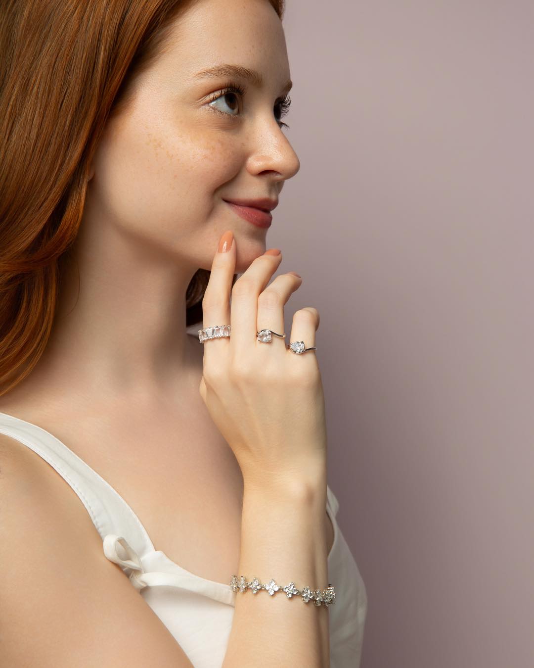 Anéis com diferentes pontos de aplicação da zircônia. Aposte nessa tendência! #luacessórios #aneis #zircônia #minimalismo #semijoiasatacado