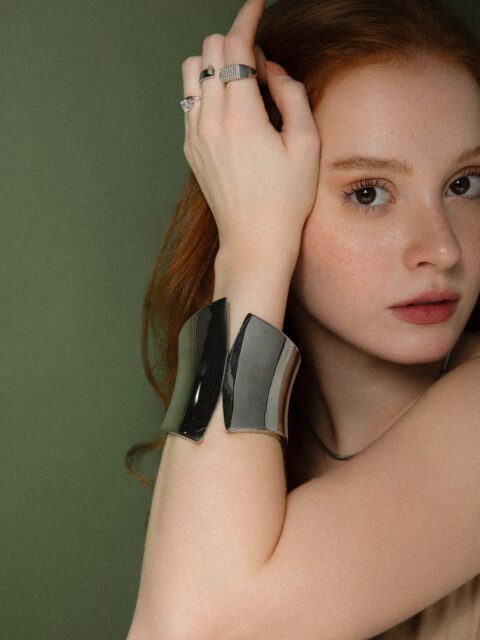 Bracelete maxi com design marcante, destaque da coleção Recall.
Aposte!  #luacessorios #colecaorecall #novacolecao #semijoiasatacado #designautoral