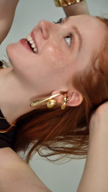 A coleção Form traz formas que definem o essencial - argolas, gotas e linhas clássicas reinterpretadas em designs modernos.
Peças que valorizam o simples — mas com impacto e a versatilidade que o cotidiano pede. #luacessorios #colecaoform #novacolecao #semijoiasatacado