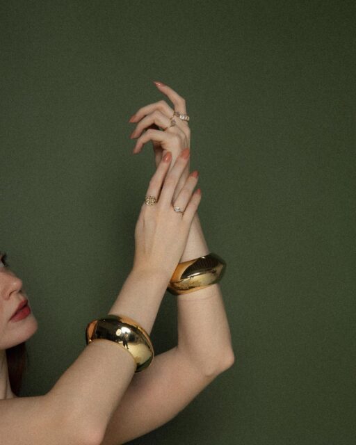 Pulseiras maxi, destaque da temporada. #luacessorios #colecaorecall #novacolecao #semijoiasatacado #designautoralbrasileiro