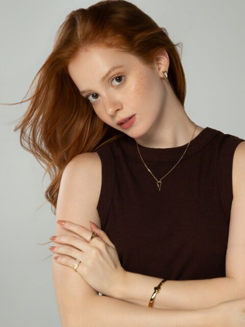 Mix de colar, brinco e anéis com design de coração.
Na Form, as linhas simples ganham destaque em composições elegantes e versáteis. #luacessorios #colecaoform #novacolecao #semijoiasatacado