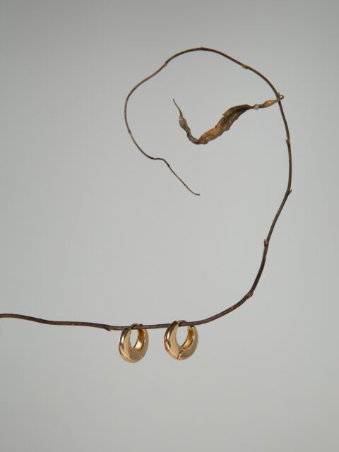 Argolas com design clean e atemporal.
Essenciais que elevam qualquer composição. #luacessorios #colecaoform #novacolecao #semijoiasatacado