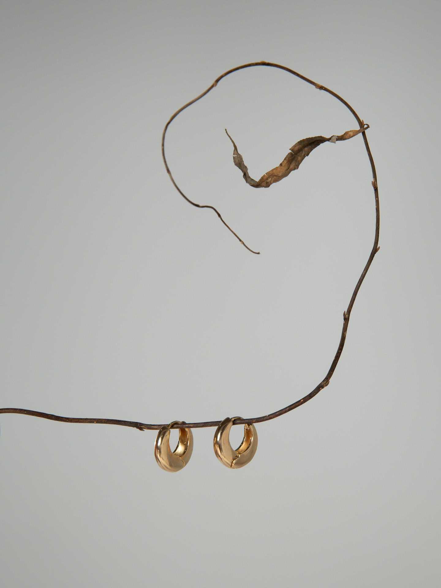 Argolas com design clean e atemporal.
Essenciais que elevam qualquer composição. #luacessorios #colecaoform #novacolecao #semijoiasatacado