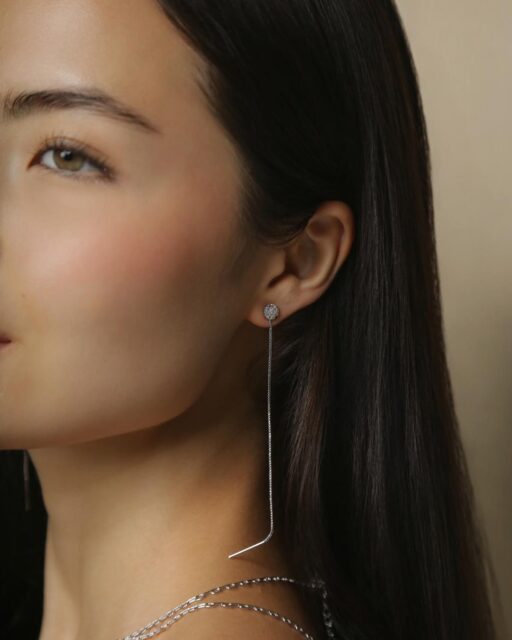 Na coleção Eterna, os pontos de luz ganham protagonismo em composições leves e elegantes, trazendo um brilho sutil que valoriza sem excessos, perfeita para o Dia das Mães.
Peças atemporais, pensadas para presentear com significado e acompanhar todos os momentos com sofisticação.  #SemijoiasAtacado #DiaDasMães2026 #PontoDeLuz #ColeçãoEterna #LuAcessórios