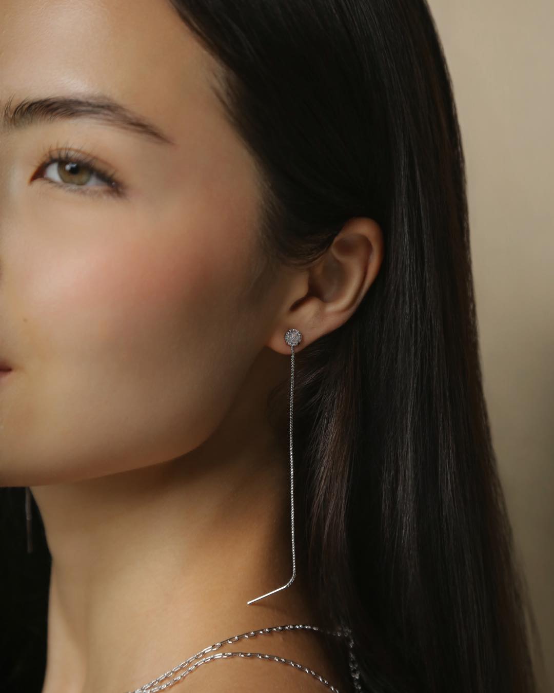 Na coleção Eterna, os pontos de luz ganham protagonismo em composições leves e elegantes, trazendo um brilho sutil que valoriza sem excessos, perfeita para o Dia das Mães.
Peças atemporais, pensadas para presentear com significado e acompanhar todos os momentos com sofisticação.  #SemijoiasAtacado #DiaDasMães2026 #PontoDeLuz #ColeçãoEterna #LuAcessórios