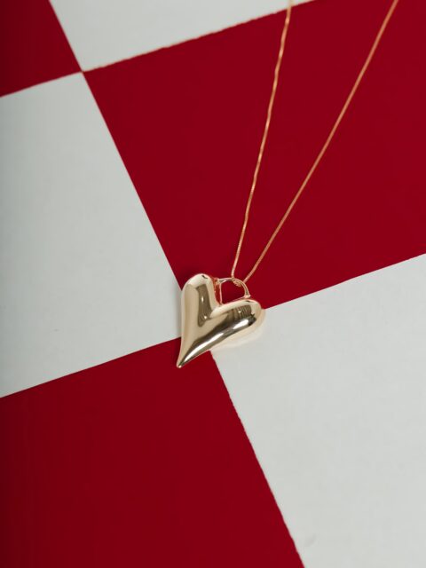 Inspirada no Dia dos Namorados, Amour celebra o amor através de formas delicadas e detalhes cheios de significado. ❤️ #Amour #DiaDosNamorados #SemijoiasAtacado #LançamentoMaio #LoveIsInTheAir