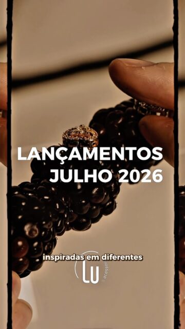 Julho chegou com novidades que traduzem diferentes formas de expressar estilo, personalidade e elegância. Dos tons vibrantes de Vivace, à autenticidade de Lítos, passando pelo romantismo de Berry e pela sofisticação minimalista de Vitral, cada coleção foi criada para inspirar novas combinações e encantar em cada detalhe. Os lançamentos de julho já estão disponíveis. Fale com uma de nossas consultoras e conheça cada coleção de perto. Em breve, vamos revelar mais detalhes sobre cada coleção. #LuAcessórios #Semijoias #AtacadoDeSemijoias #ColeçãoDeJulho #Lançamento Lojistas Revendedoras SemijoiasNoAtacado Novidades Tendências
