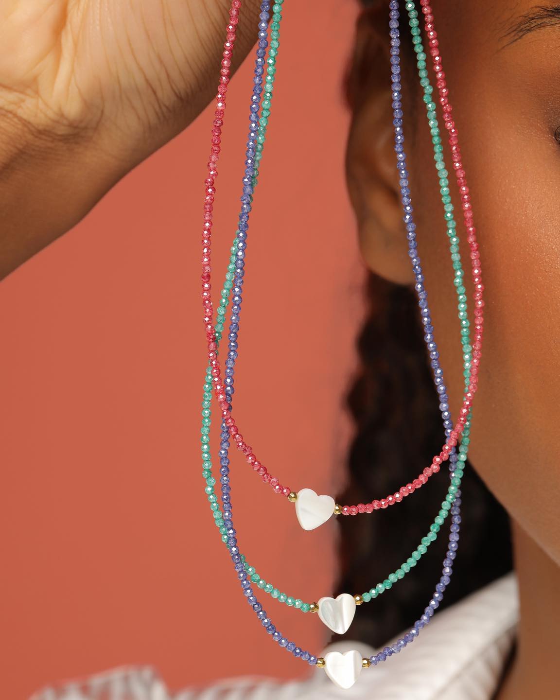 Cores que vêm da natureza. Formas que falam ao coração.
Em Lítos, cada pedra revela sua beleza de forma única, enquanto a madrepérola traduz delicadeza e leveza em cada detalhe. Uma coleção inspirada na simplicidade das formas naturais e na elegância que atravessa o tempo. #Lítos #LuAcessórios #PedrasNaturais #Semijoias #AtacadoDeSemijoias