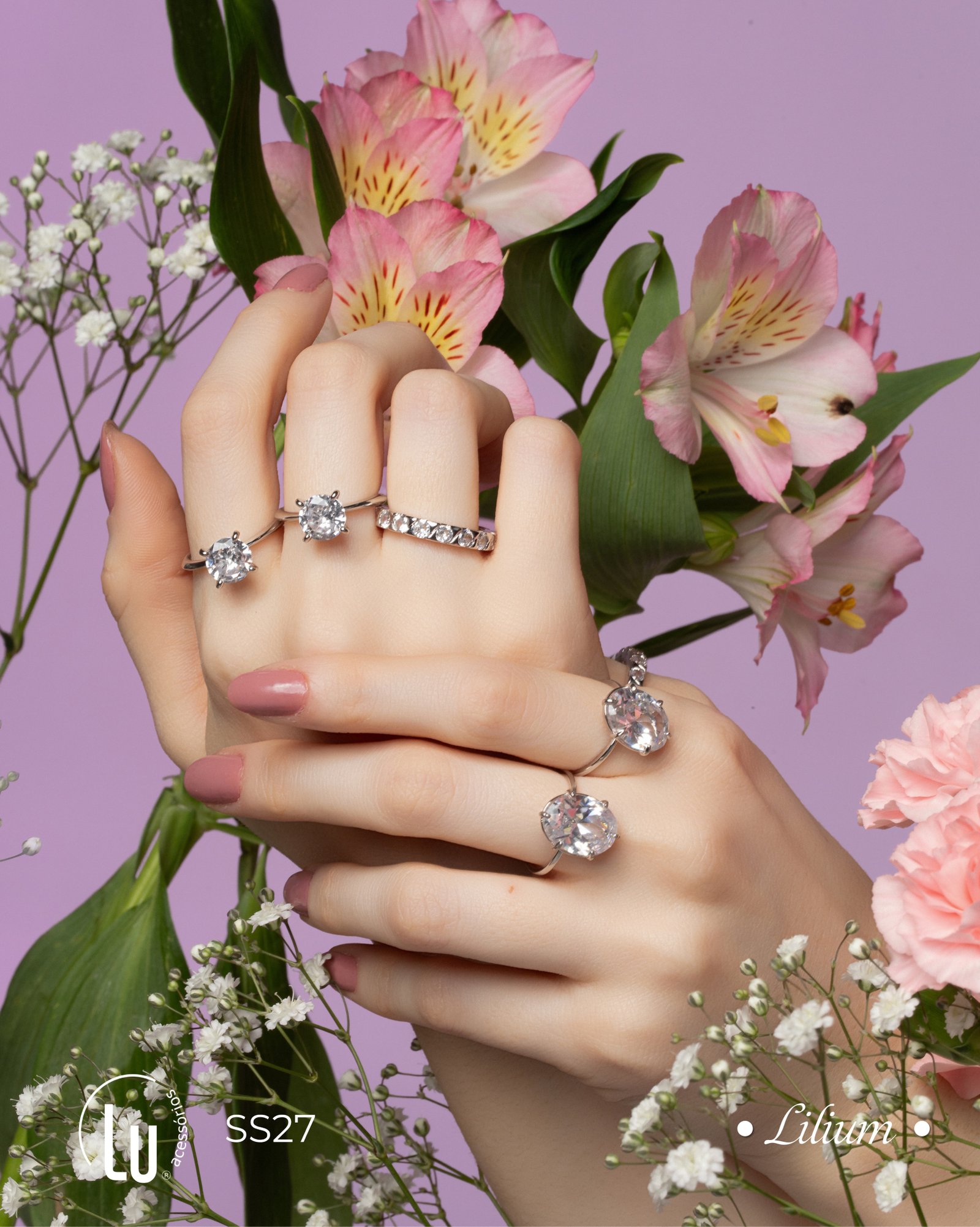 Uma prévia de LILIUM, a coleção inspirada na leveza da primavera, no brilho suave dos cristais e na beleza dos pequenos detalhes.  Em breve, você vai conhecer cada peça dessa coleção que traduz feminilidade, elegância e versatilidade.  🌸 Lançamento nacional | 06.08  #Lilium #Primavera2026 #LuAcessórios #Semijoias Atacado Lançamento NovaColeção