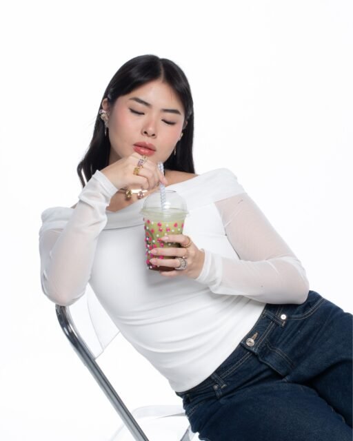 KIRA traz beleza para os pequenos momentos.
Entre o matcha, os cristais e os detalhes que transformam o cotidiano, a coleção traduz uma estética leve, criativa e contemporânea, onde criar uma nova composição também é uma forma de se expressar. #LuAcessórios #KIRA #NovaColeção #Semijoias