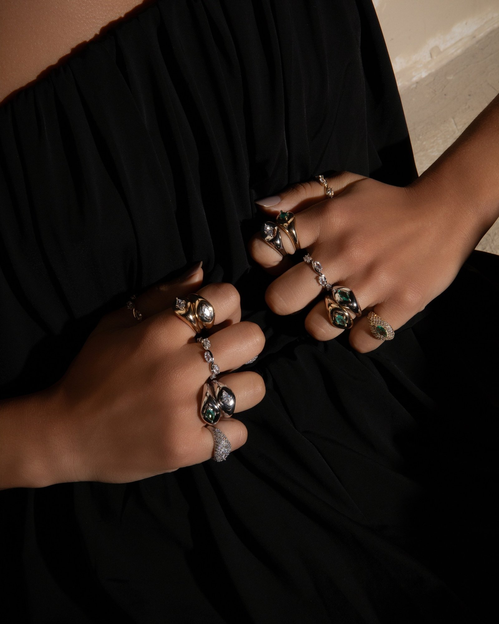 TURMALINE nasceu para criar uma nova presença.
Entre tons marcantes, formas delicadas e pontos de luz, cada peça encontra seu lugar, seja como protagonista ou como aquele detalhe que transforma toda a composição.
Uma coleção para quem entende que elegância também pode ter cor. #ColeçãoTurmaline #Turmaline #LuAcessórios #Semijoias #AtacadoDeSemijoias