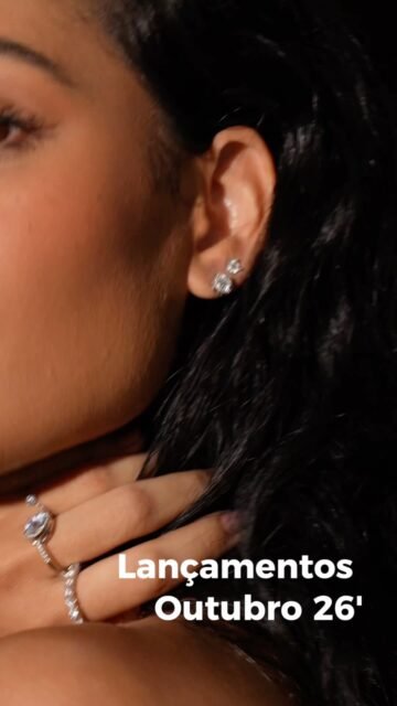LANÇAMENTO DE OUTUBRO | LU ACESSÓRIOS Neste mês, preparamos um dos lançamentos mais aguardados da Lu Acessórios: ROYALE, nossa coleção de moissanite! 💎 Uma nova expressão de brilho e sofisticação, com modelos modernos e elegantes. As peças são confeccionadas em prata 925 com banho, unindo a luminosidade da moissanite a um acabamento sofisticado e atemporal. E as novidades não param por aí! Conheça também AMÉLIE, que traduz a delicadeza da primavera em cristais luminosos, e FLUID, que explora a modernidade e a personalidade das formas orgânicas. Três coleções, três identidades e novas possibilidades para renovar o mix da sua loja. Novidades que você só encontra aqui! 🤍 📅 Lançamento oficial: amanhã, 15 de outubro. #LuAcessorios #Moissanite #SemijoiasAtacado #LancamentoDeOutubro #NovasColecoes