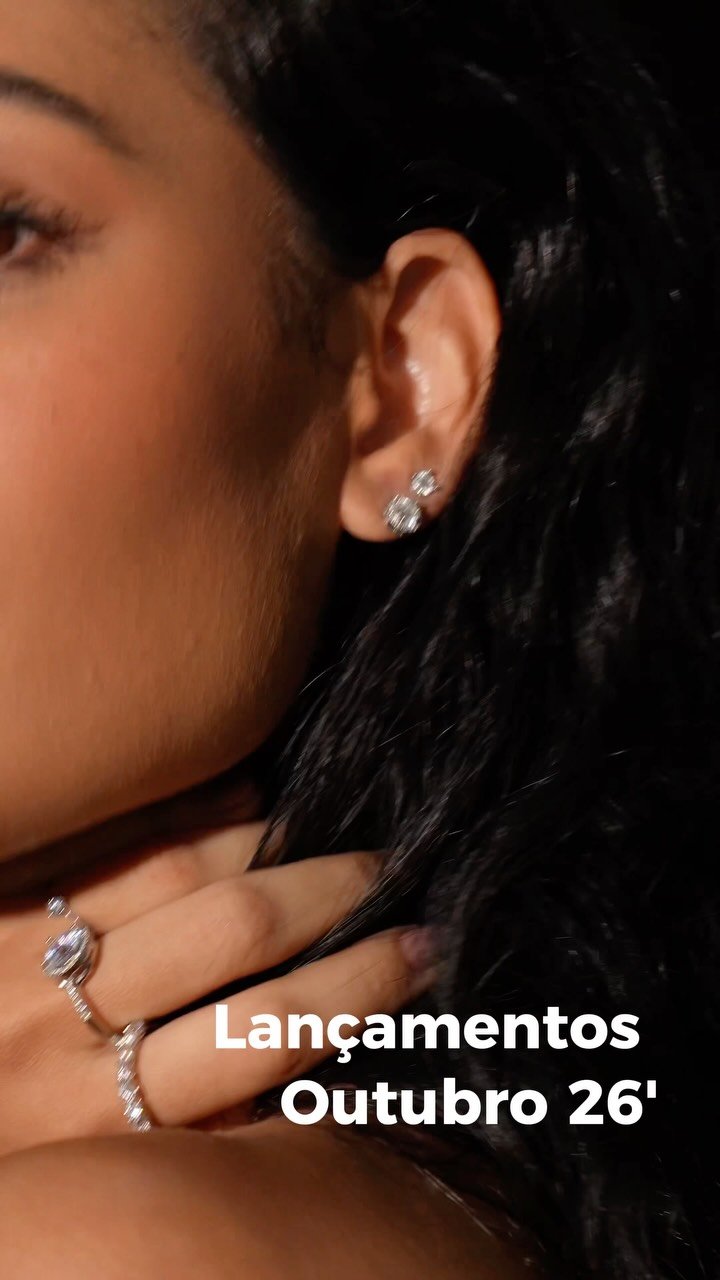 LANÇAMENTO DE OUTUBRO | LU ACESSÓRIOS Neste mês, preparamos um dos lançamentos mais aguardados da Lu Acessórios: ROYALE, nossa coleção de moissanite! 💎 Uma nova expressão de brilho e sofisticação, com modelos modernos e elegantes. As peças são confeccionadas em prata 925 com banho, unindo a luminosidade da moissanite a um acabamento sofisticado e atemporal. E as novidades não param por aí! Conheça também AMÉLIE, que traduz a delicadeza da primavera em cristais luminosos, e FLUID, que explora a modernidade e a personalidade das formas orgânicas. Três coleções, três identidades e novas possibilidades para renovar o mix da sua loja. Novidades que você só encontra aqui! 🤍 📅 Lançamento oficial: amanhã, 15 de outubro. #LuAcessorios #Moissanite #SemijoiasAtacado #LancamentoDeOutubro #NovasColecoes
