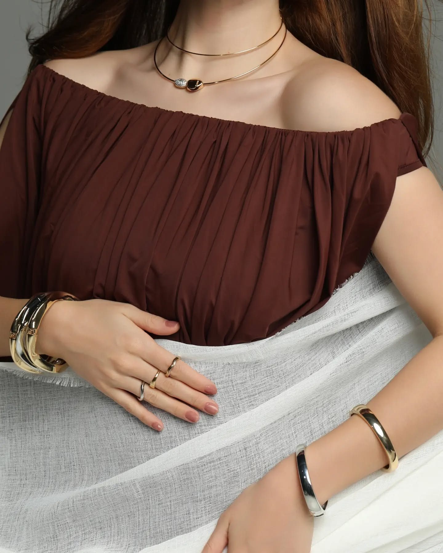 Formas orgânicas, curvas marcantes e a beleza que existe na fluidez de cada detalhe. Uma coleção que traduz a modernidade em peças cheias de personalidade. Prepare-se para descobrir uma nova forma de brilhar. 🤍 #LuAcessórios #ColeçãoFluid #PreviewFluid #NovidadesLu