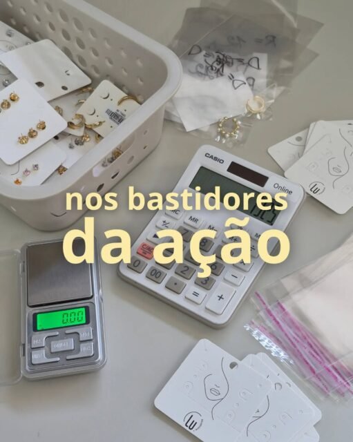 Enquanto parte da nossa equipe está no evento em Minas, nos bastidores Lu Acessórios temos uma ação muito especial sendo preparada para vocês. 👀  Cada peça está sendo escolhida, separada e embalada com carinho, pensando em quem revende e quer produtos que vendem de verdade na Black Friday.  Faltam 3 dias! Fale com sua consultora e entre no grupo secreto! ✨️🤍  #luacessorios #bastidores #atacado #blackfriday #semijoias